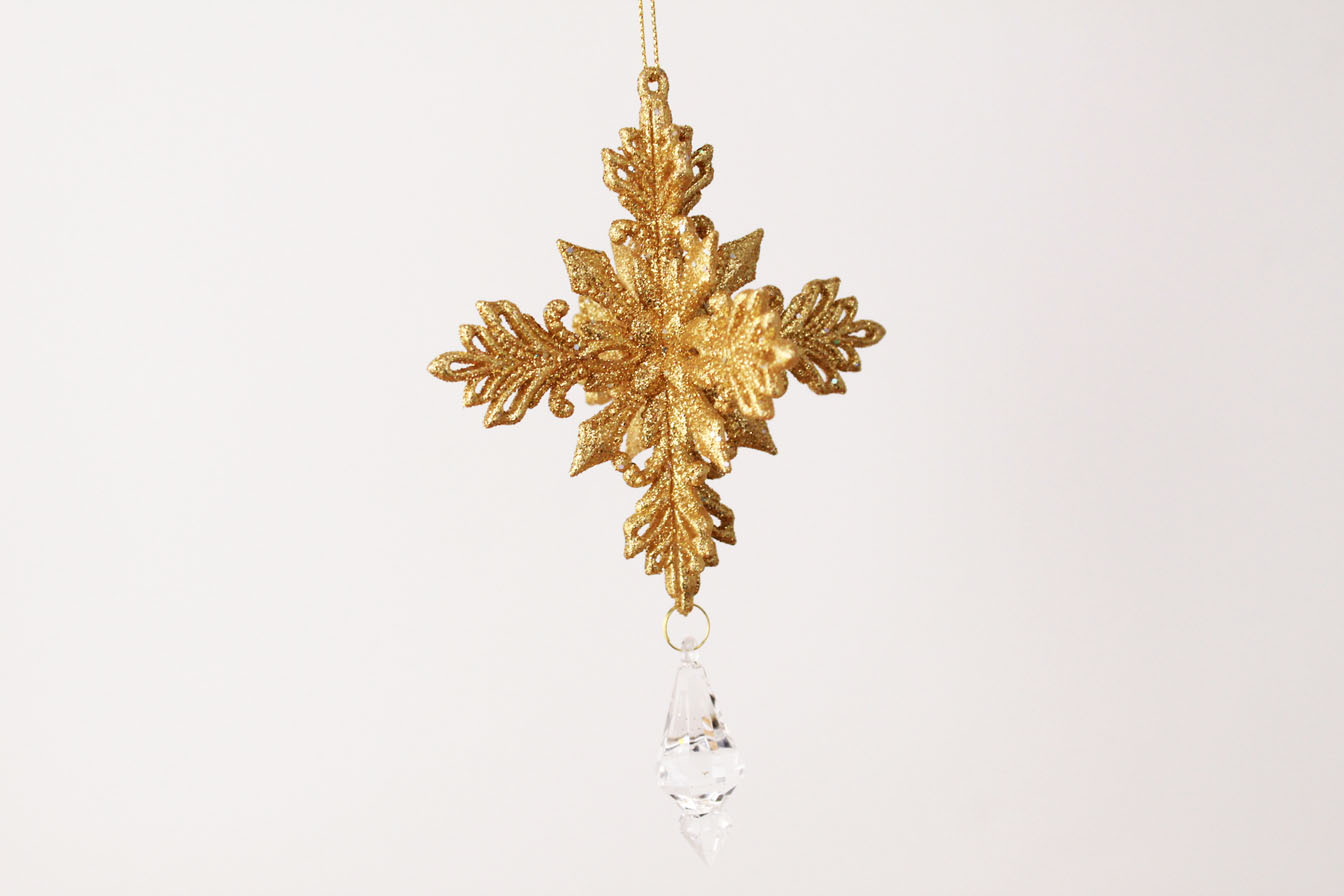 Icicles With Pendant Ornament